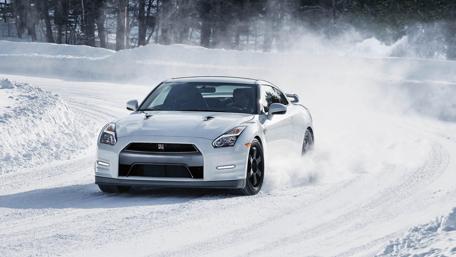 Nissan GTR R35 Winter Drift Experience wallpaper