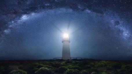Guiding Light Under the Milky Way wallpaper