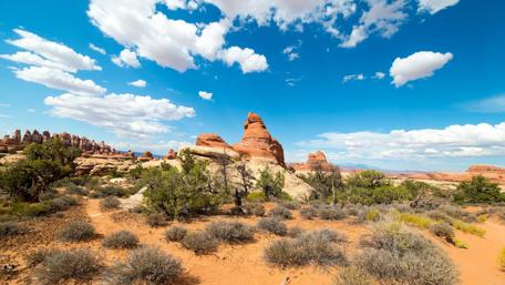 Majestic Desert Landscape under a Brilliant Sky wallpaper