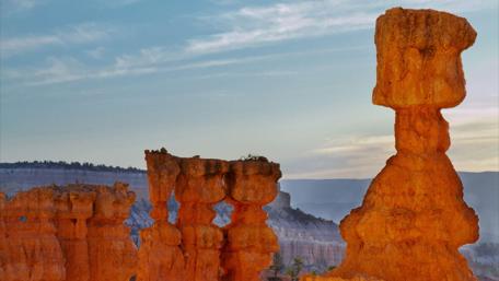 Majestic Sandstone Formations in Sunset Glow wallpaper