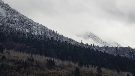 Serene Winter Landscape in Romania wallpaper