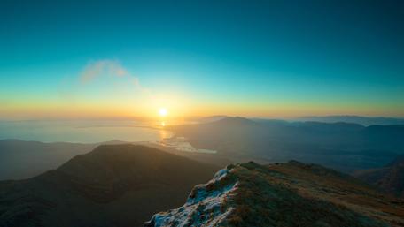 Majestic Sunset Over Serene Mountainscape wallpaper