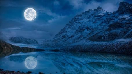 Cerro Torre in the full moon wallpaper