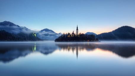Misty Lake Blad and Bled Castle wallpaper