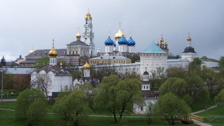 Golden Domes of Sergiev Posad's Monastery wallpaper