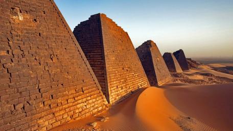 Ancient Desert Pyramids at Sunset wallpaper