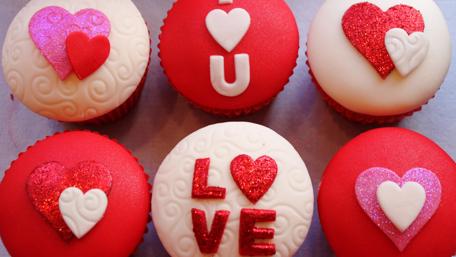 Sweet Valentine's Day Cupcakes with Love Themes wallpaper