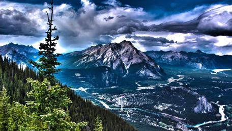 Majestic Canadian Mountain Vista wallpaper