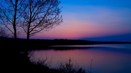 Twilight Serenity at Lakeside wallpaper
