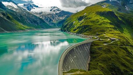 Mountain Majesty: Kaprun Reservoir wallpaper