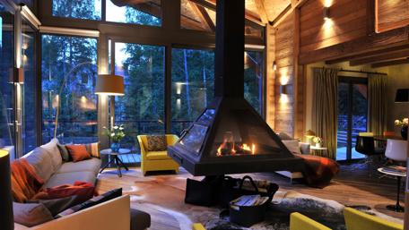 Cozy Modern Living Room Design Illuminated at Night wallpaper