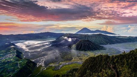 Majestic Mount Bromo at Dawn wallpaper
