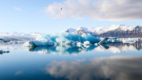 Frozen Splendor Mirrored in Tranquil Waters wallpaper