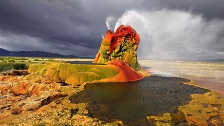 Vibrant Wonders of Fly Geyser in Nevada wallpaper