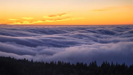Misty Horizon Above the Clouds wallpaper