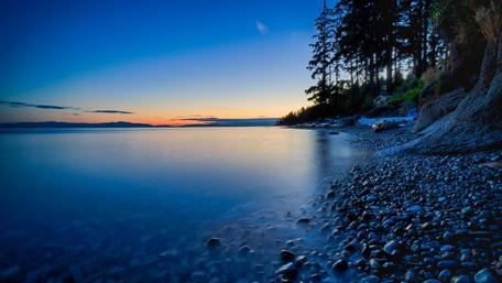 Tranquil Lake at Dusk wallpaper
