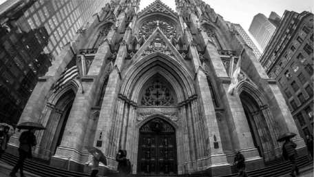Majestic Cathedral in Monochrome Cityscape wallpaper