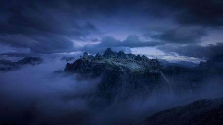 Mountain Peaks at Twilight wallpaper