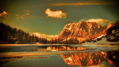 Majestic Mountain Reflections at Dusk​​ wallpaper
