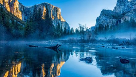 Misty Morning in Yosemite wallpaper