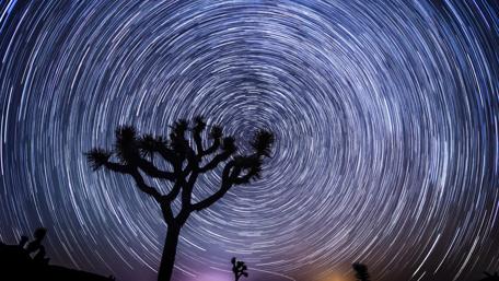Celestial Dance of the Night Sky wallpaper