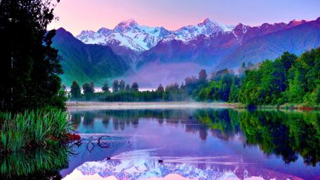 Serene Mountain Lake Reflection wallpaper