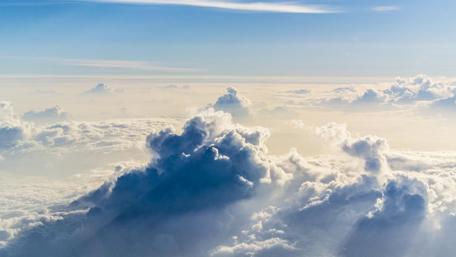Majestic Clouds Above the Horizon wallpaper