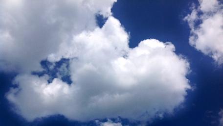 Majestic Sky Filled with Fluffy Clouds wallpaper