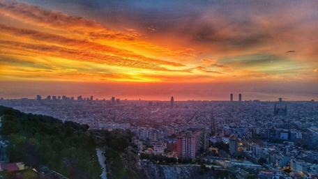 Stunning Cityscape Illuminated by Sunset Glow wallpaper