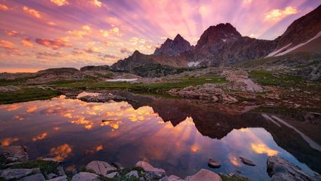 Breathtaking Sunrise Over Cracker Lake wallpaper
