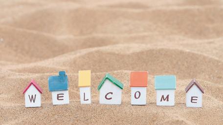 Beach Welcome Home in Sand Artistry wallpaper