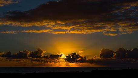 Sunset Serenity in Golden Hues wallpaper
