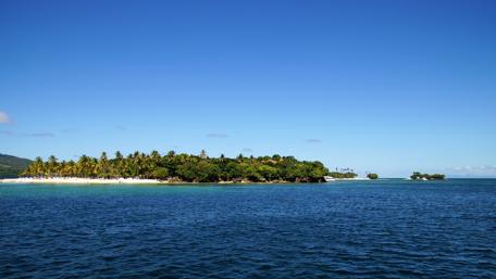 Tropical Paradise Under a Bright Blue Sky wallpaper