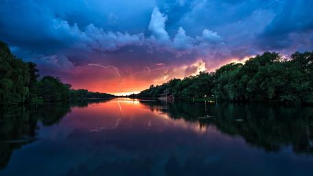 Sunset Serenity Over Tranquil River wallpaper