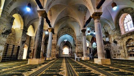 Serene Interior of an Ancient City Mosque wallpaper