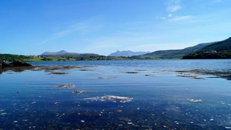 Serene Highlands Reflection in 4K Waterways wallpaper