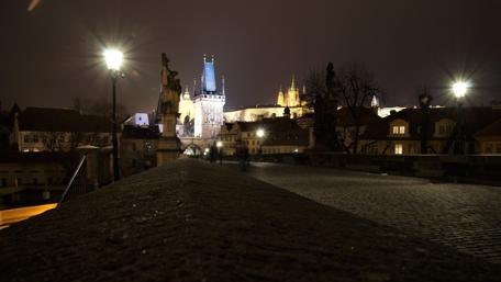 Nighttime Serenity Over Charles Bridge in Prague wallpaper