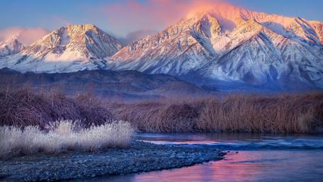 Winter's Tranquil Embrace in Mountain Majesty wallpaper