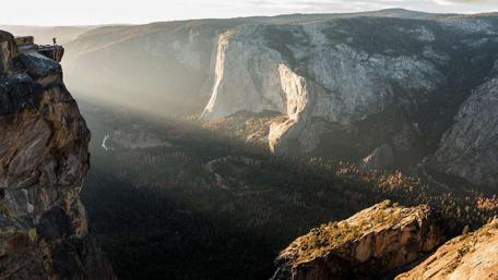 Majestic Yosemite Cliffs Under Golden Light wallpaper