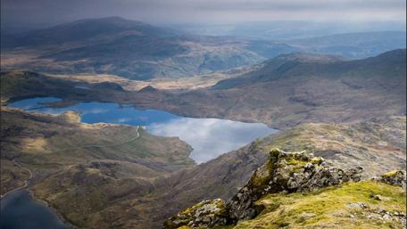 Majestic Views of Snowdon Peaks wallpaper