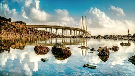 Stunning Reflection of Bandra Worli Sea Link at Sunset wallpaper