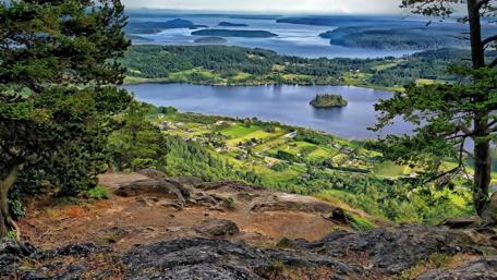 Serene View of Mount Erie and Surrounding Landscape wallpaper