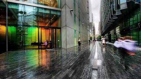 Urban Elegance in Motion wallpaper