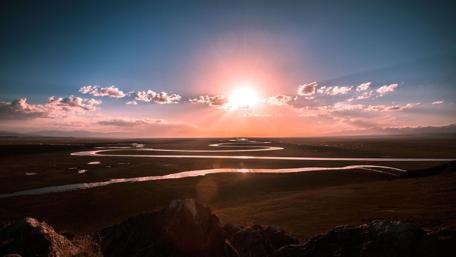 Majestic Sunrise Over Serene River Bend wallpaper