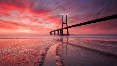 Stunning Bridge Under a Dreamy Pink Sky wallpaper