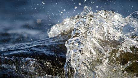 Gentle Waves and Sparkling Splashes of Water wallpaper