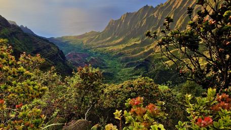 Kalalau Valley's Majestic Beauty in 4K wallpaper