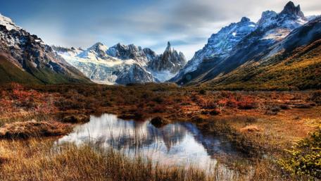 Breathtaking Mountain Reflection in Argentina's Valley wallpaper