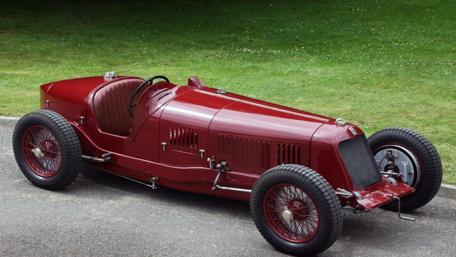 Classic Beauty of a Vintage Car Design wallpaper