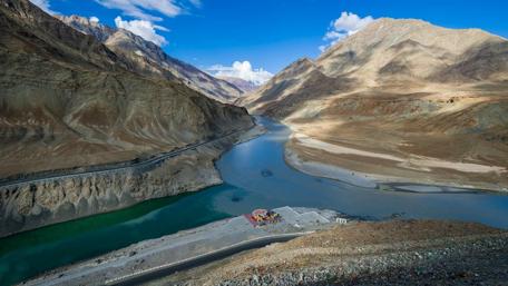 Indus River's Majestic Journey Through Mountains wallpaper